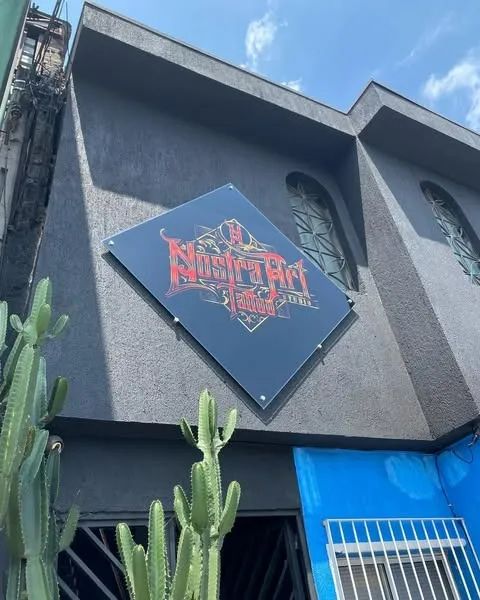 FACHADA EM PLACA DE VIDRO COM PROLONGADOR