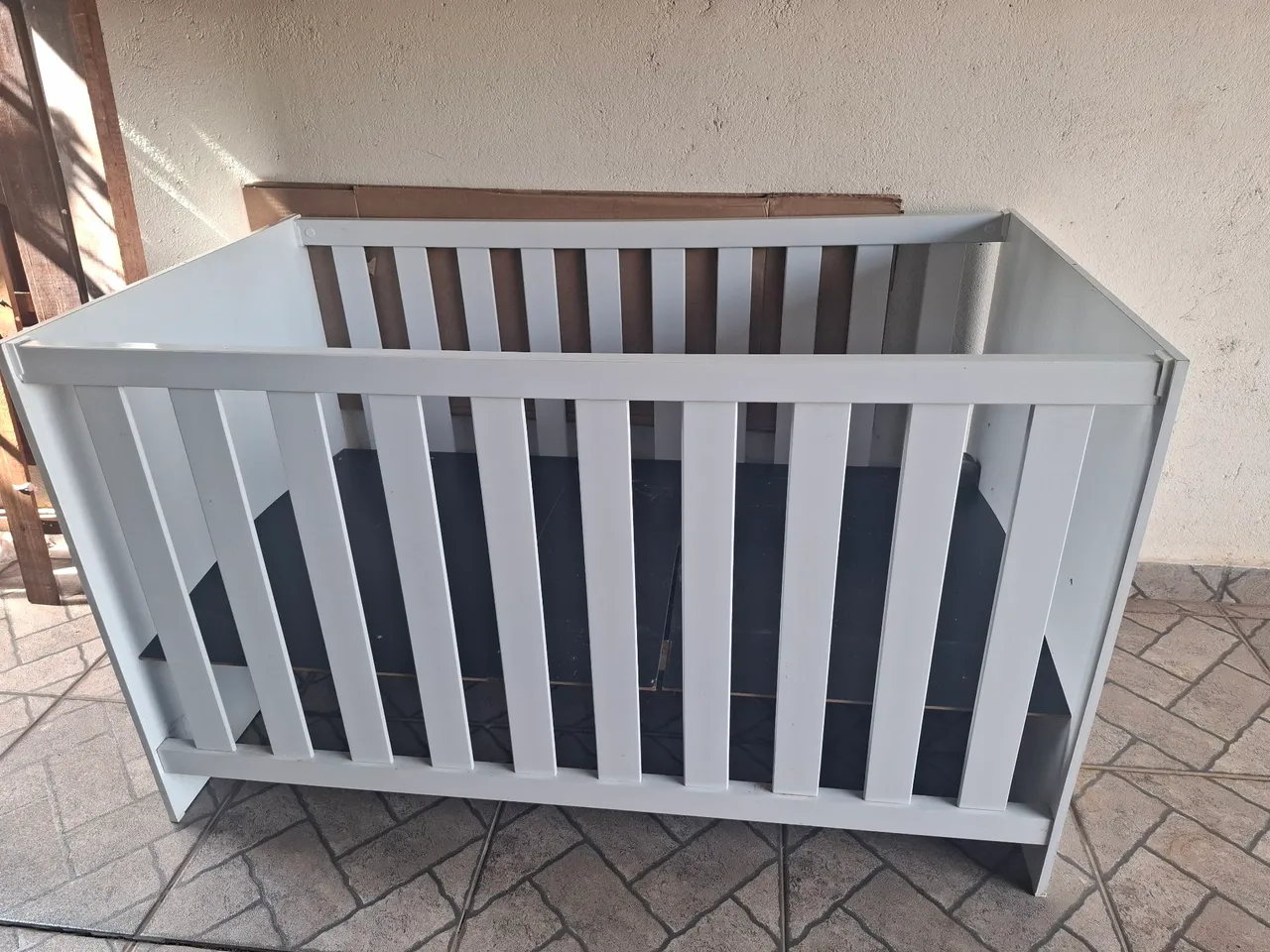 Berço de madeira branco