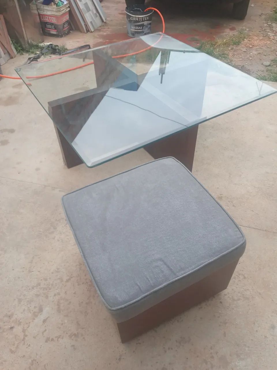 Mesa de centro com tampo de vidro e design moderno - Foto 2