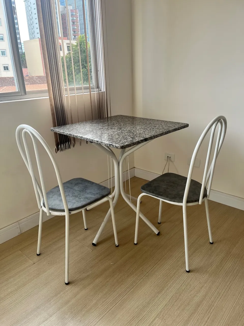 Mesa de jantar com cadeiras
