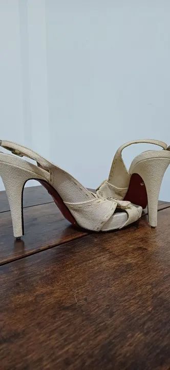 Sandália Caminata bege com Strass - Foto 4