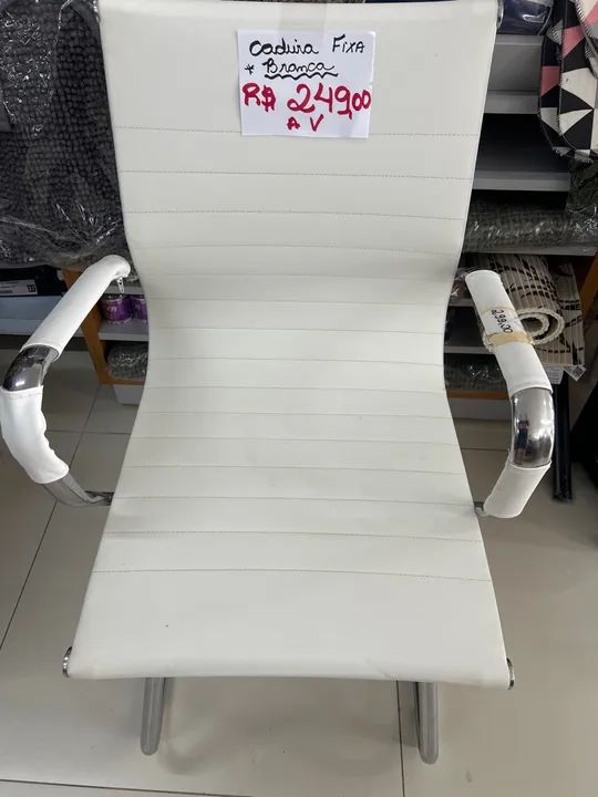 Promoção de Cadeira Fixa Branca só 149