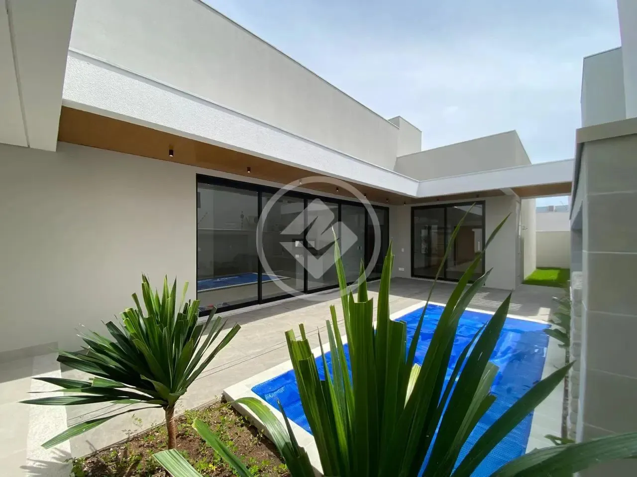 CASA 3 SUÍTES (1 COM CLOSET) AMPLA COZINHA GOURMET E PISCINA AQUECIDA RESIDENCIAL AQUARELA