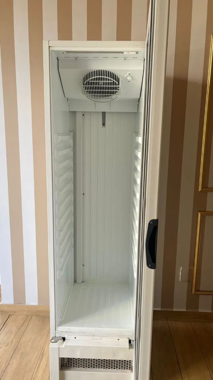 Geladeira Expositora Metalfrio 326L - Geladeiras e Freezers