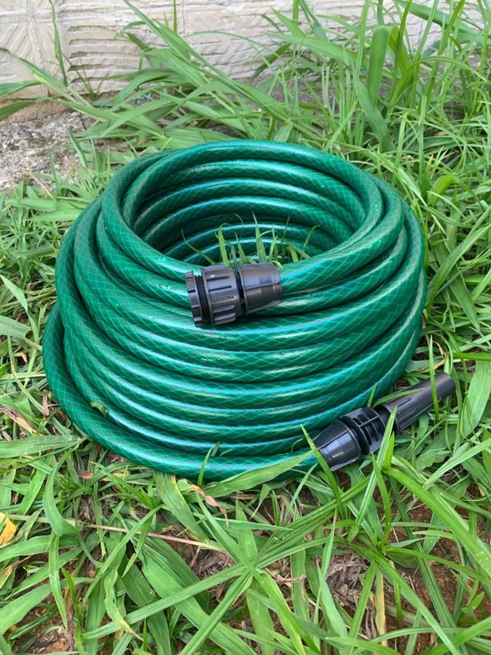 ? Mangueira de Jardim Verde Reforçada + Esguicho, Conector e Suporte Grátis!