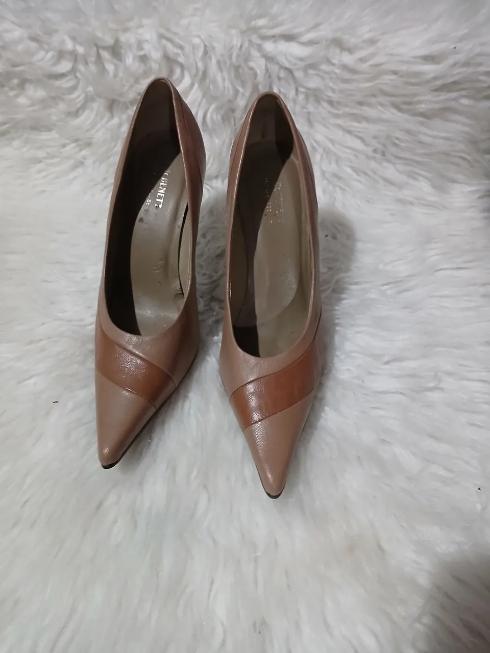 Scarpin Bege e Marrom - Elegância e Charme