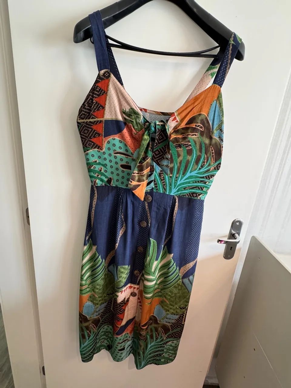Vestido estampado com botões - Foto 3