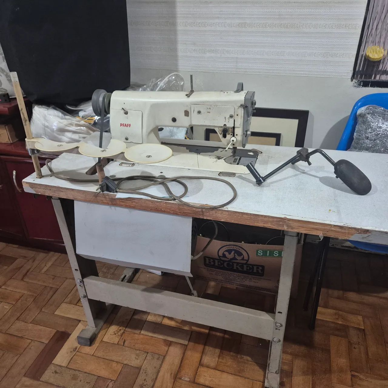 Máquina de Costura Industrial Pfaff