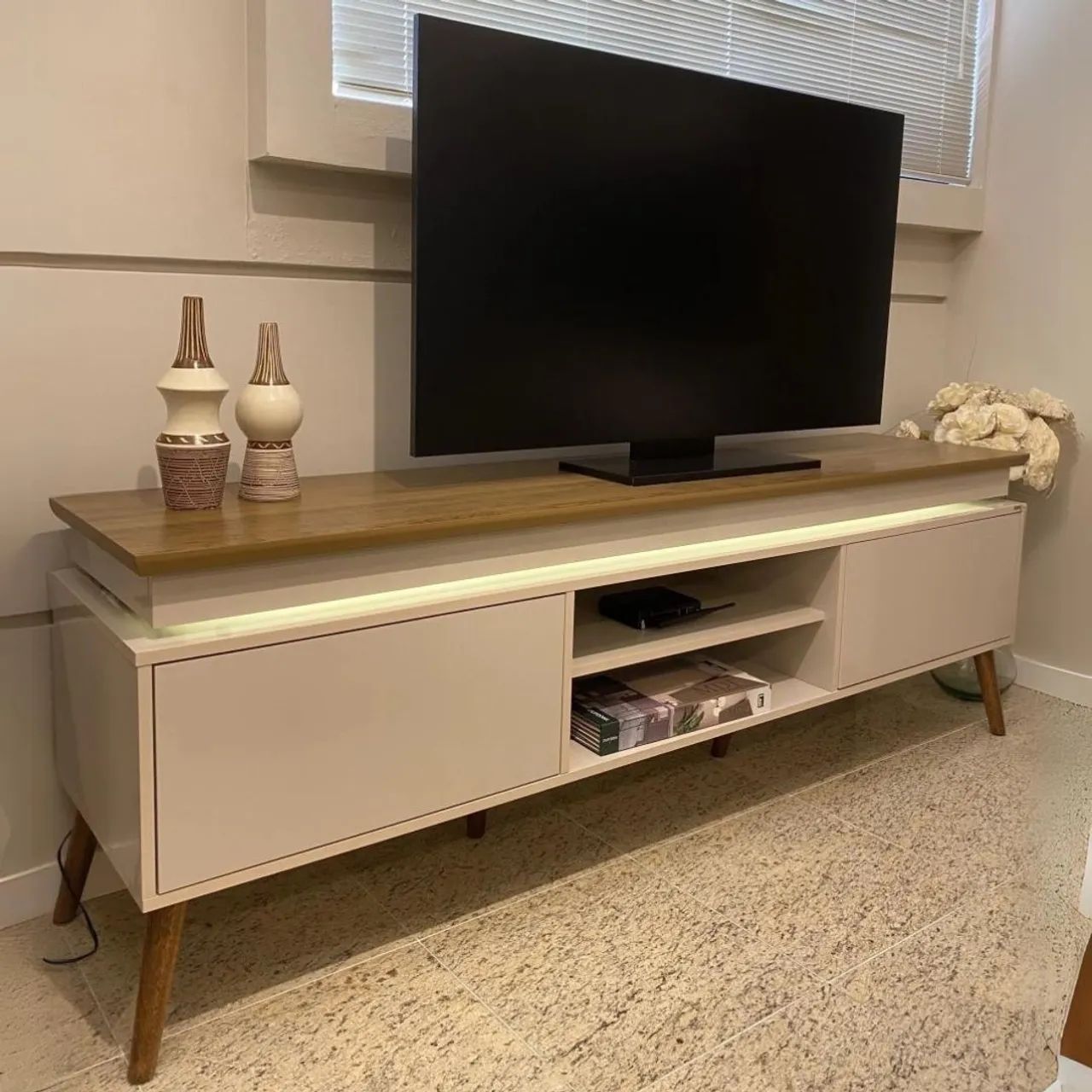 Rack até 75? Lumiar Pinho/Off White com LED tt654