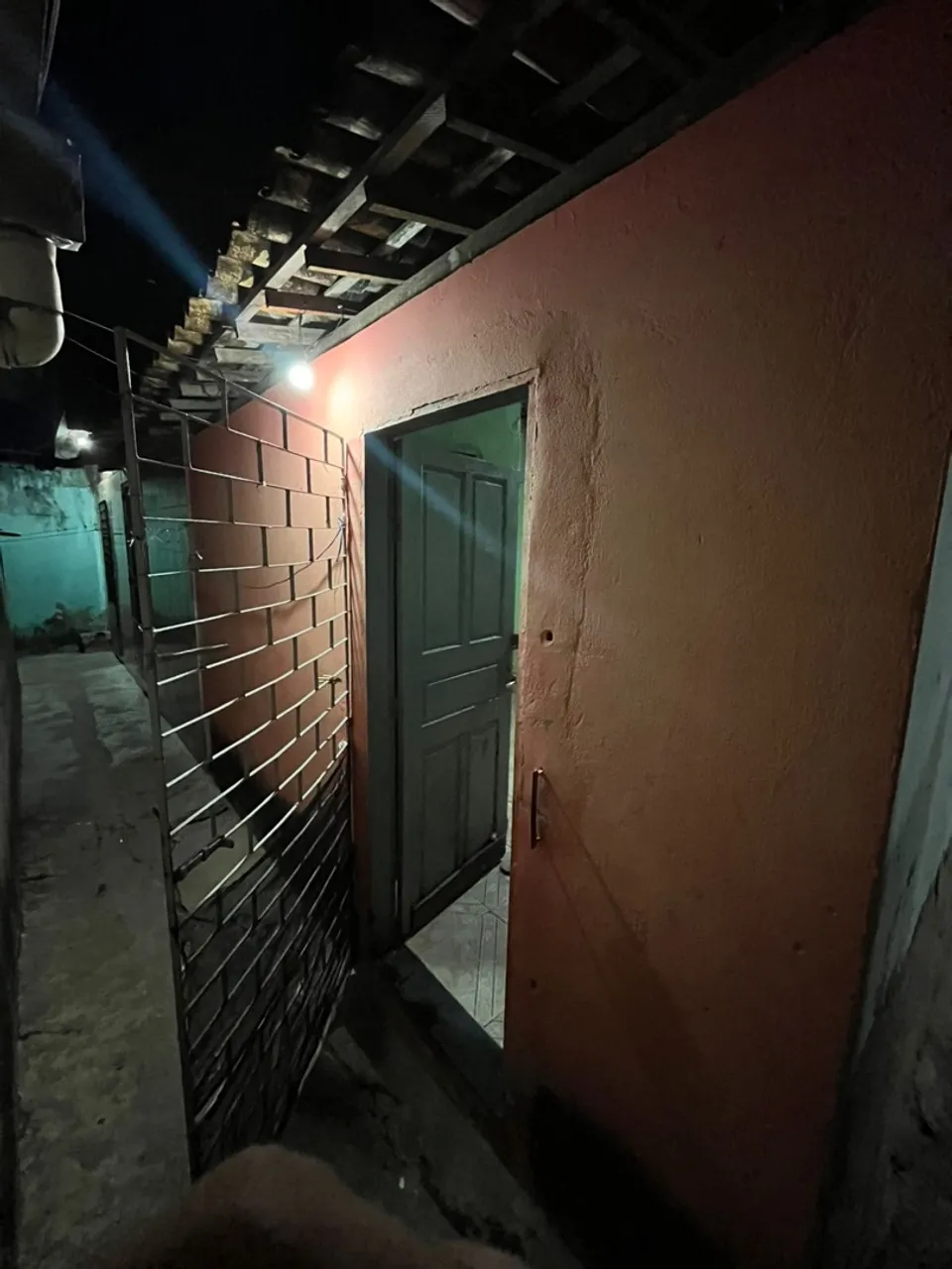 Casa em vila com portão de acesso