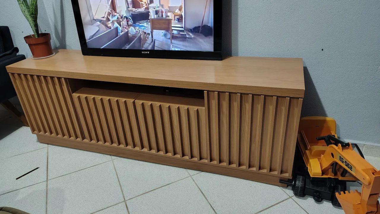 Rack para TV em madeira com design moderno