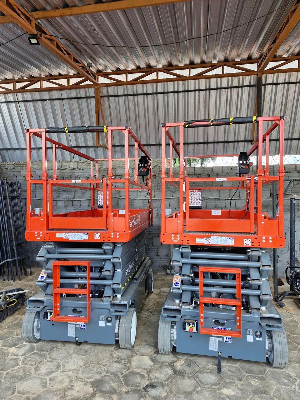 Plataforma Elevatória Tesoura 12m Elétrica - Foto 2