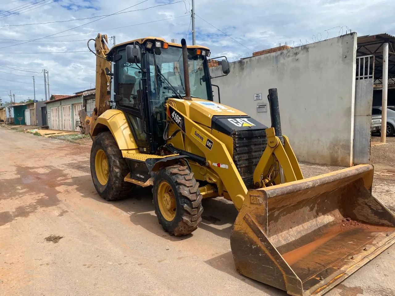 Vendo Retroescavadeira Caterpillar 2018 - Foto 2
