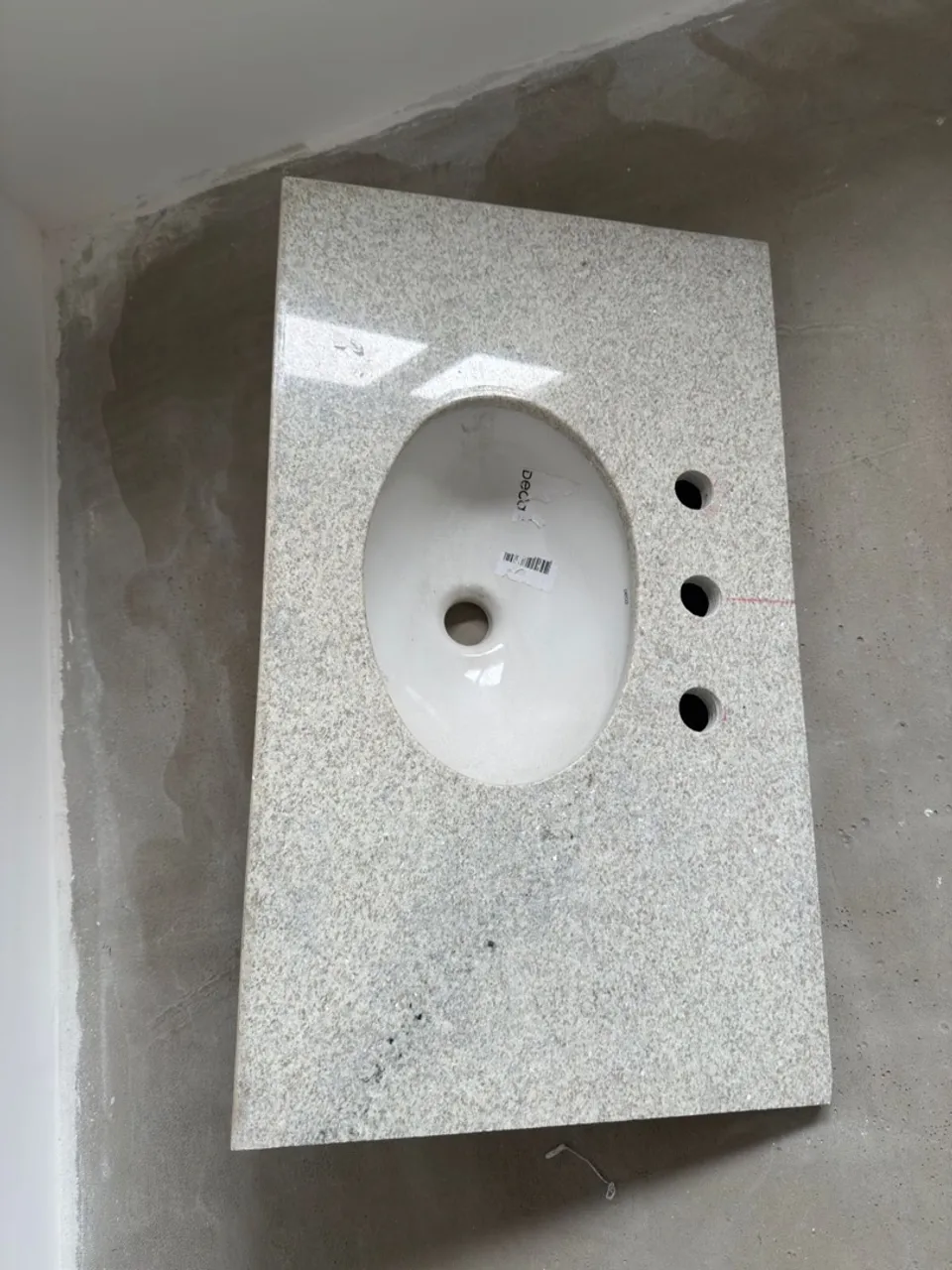 Pia com torneiras de mármore