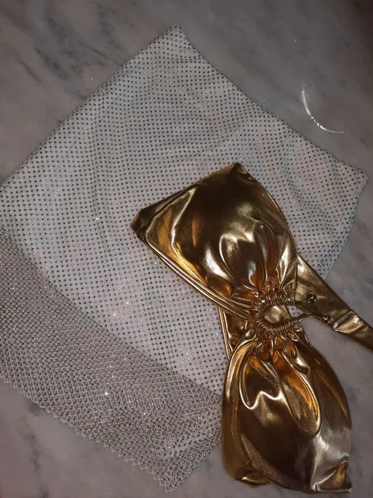 Saia branca com brilhos furta-cor