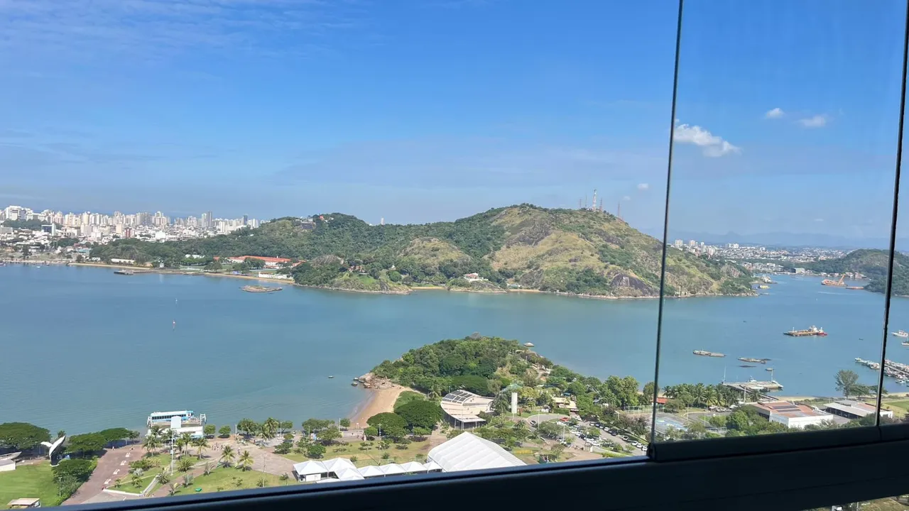 Apartamento vista eterna para o mar com 3 quartos em Enseada do Suá