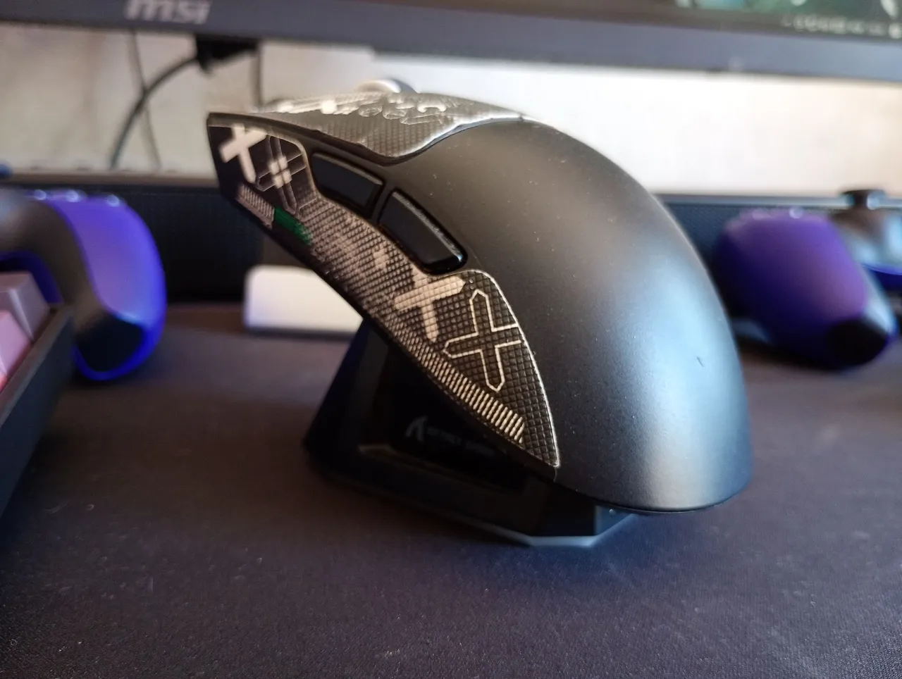 Mouse Gamer sem fio atakshark x11 com base de carregamento