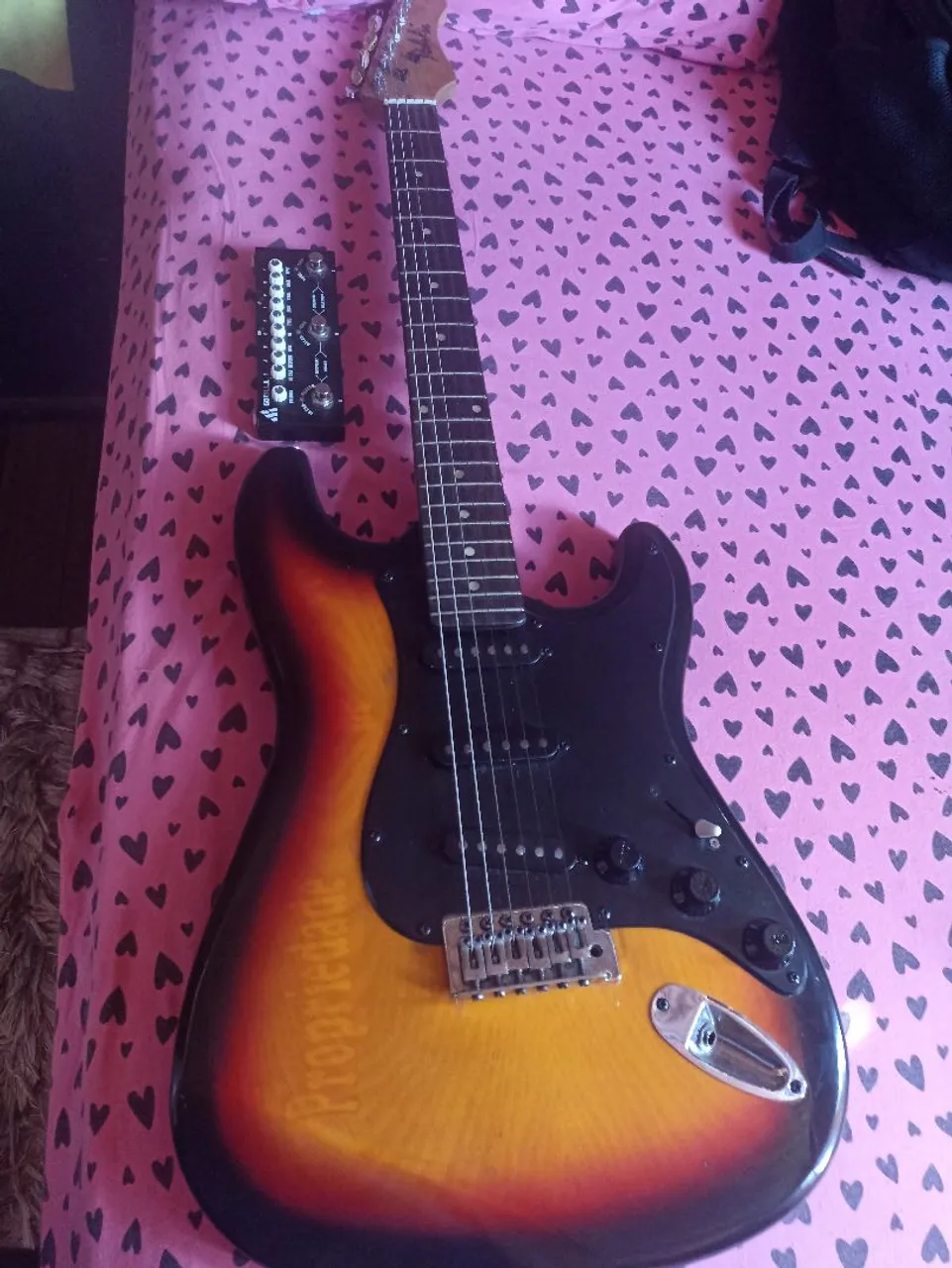 Guitarra Elétrica Sunburst com Pedal