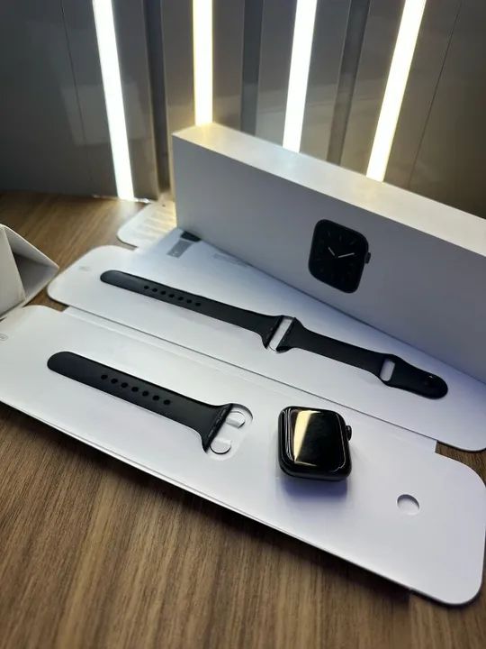 Apple Watch Series 5 Cor Space Gray  Model A2092 40MM 92% de saúde da bateria  SEMINOVO   - Foto 2
