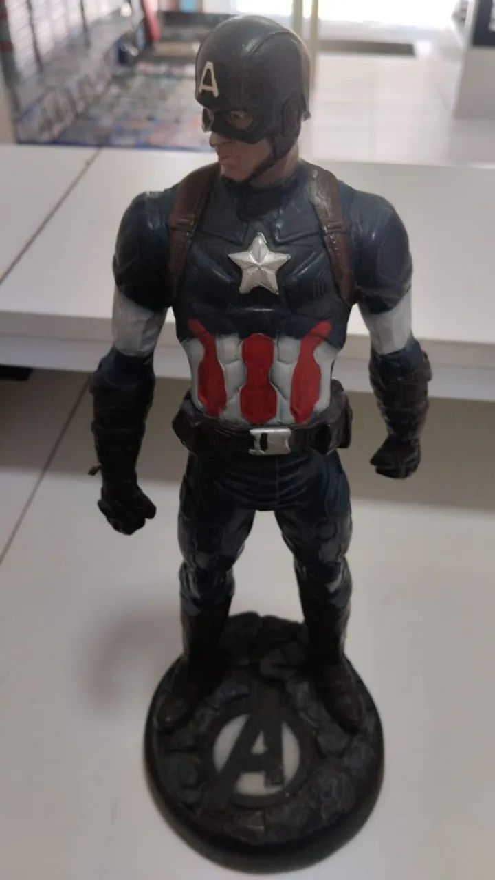 Boneco Resina Capitão América com 30 cm