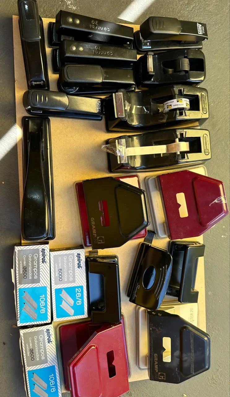 7 Perfuradores  6 grampeadores e 2  suporte durex  - Foto 2