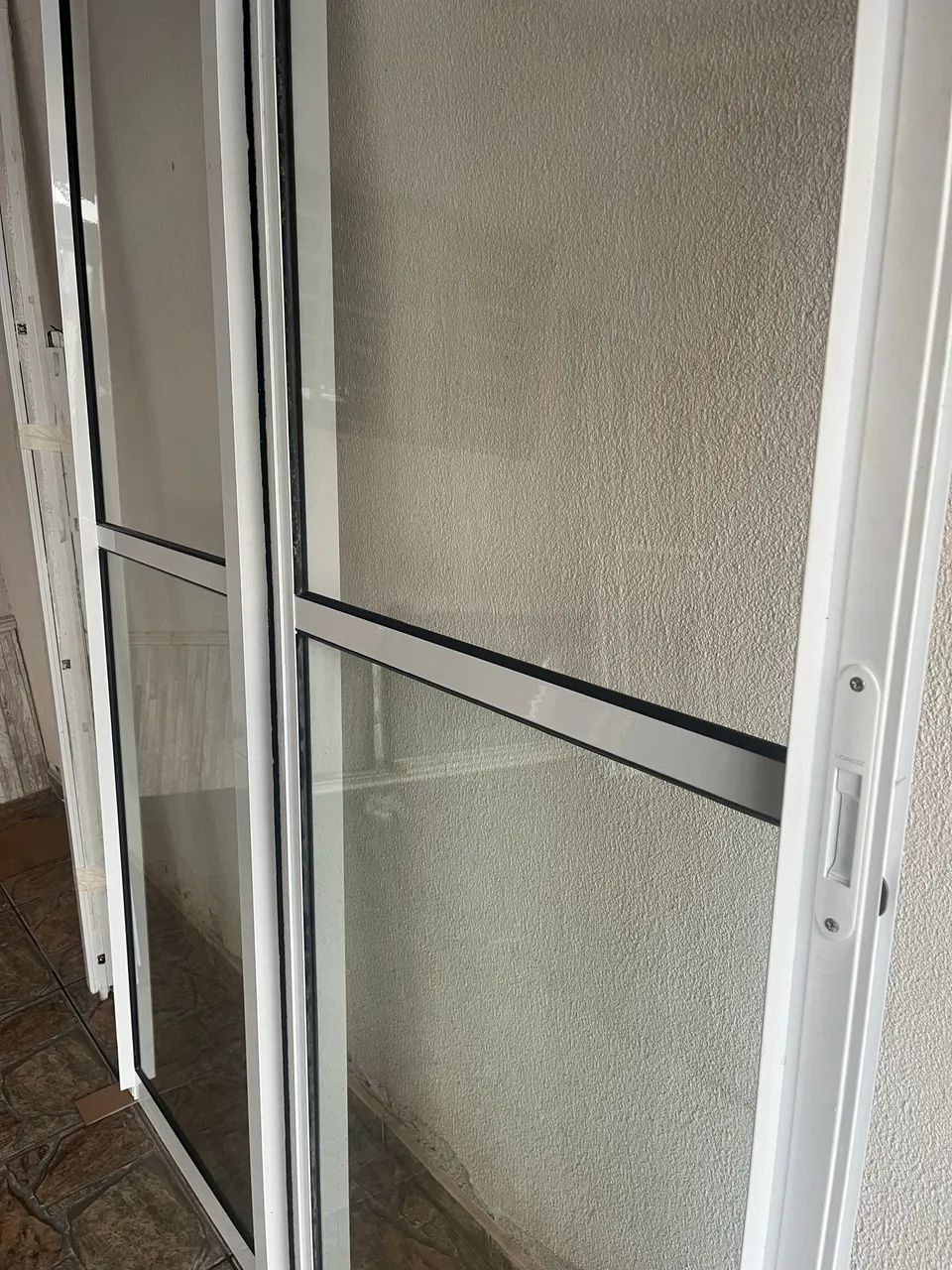 Porta de correr em alumínio com vidro 2,12 x 1,42