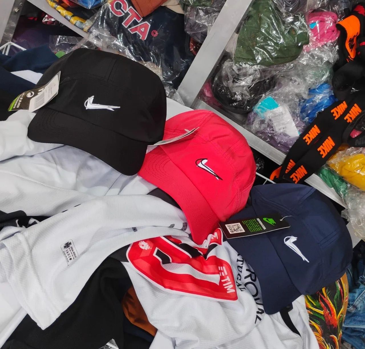 BONÉS APENAS 25 REAIS 