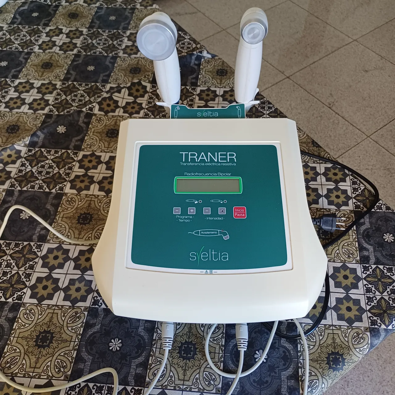 Radiofrequência bipolar 220v/50Hz. Facial e corporal