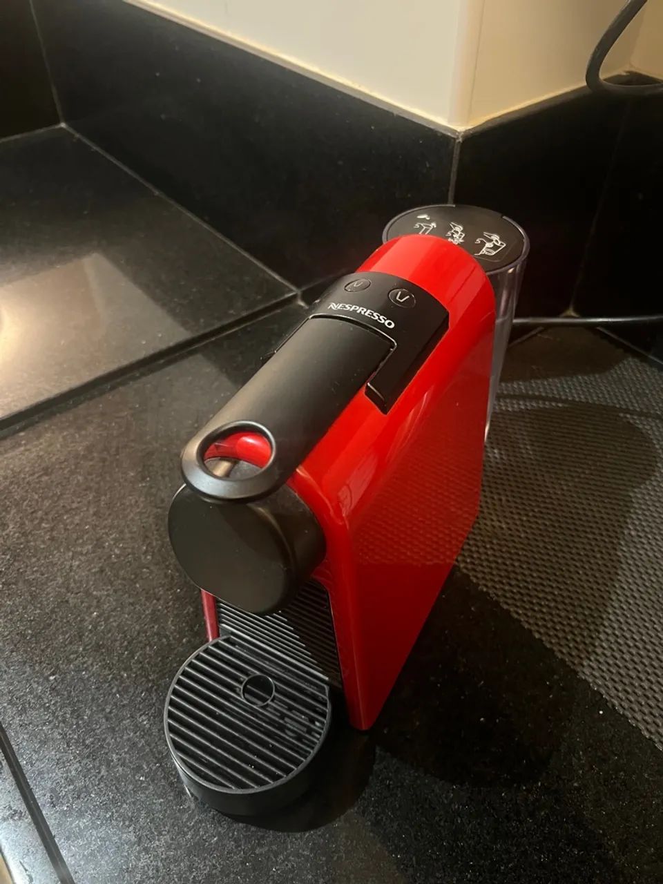 Máquina de Café Nespresso Vermelha