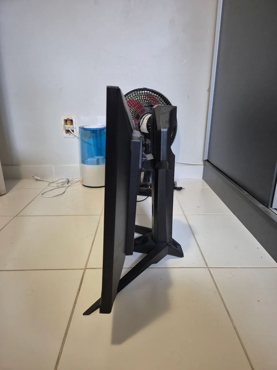 Monitor 180hz QHD(2K) 27 polegadas com alto falante integrado com pequeno defeito - Foto 3