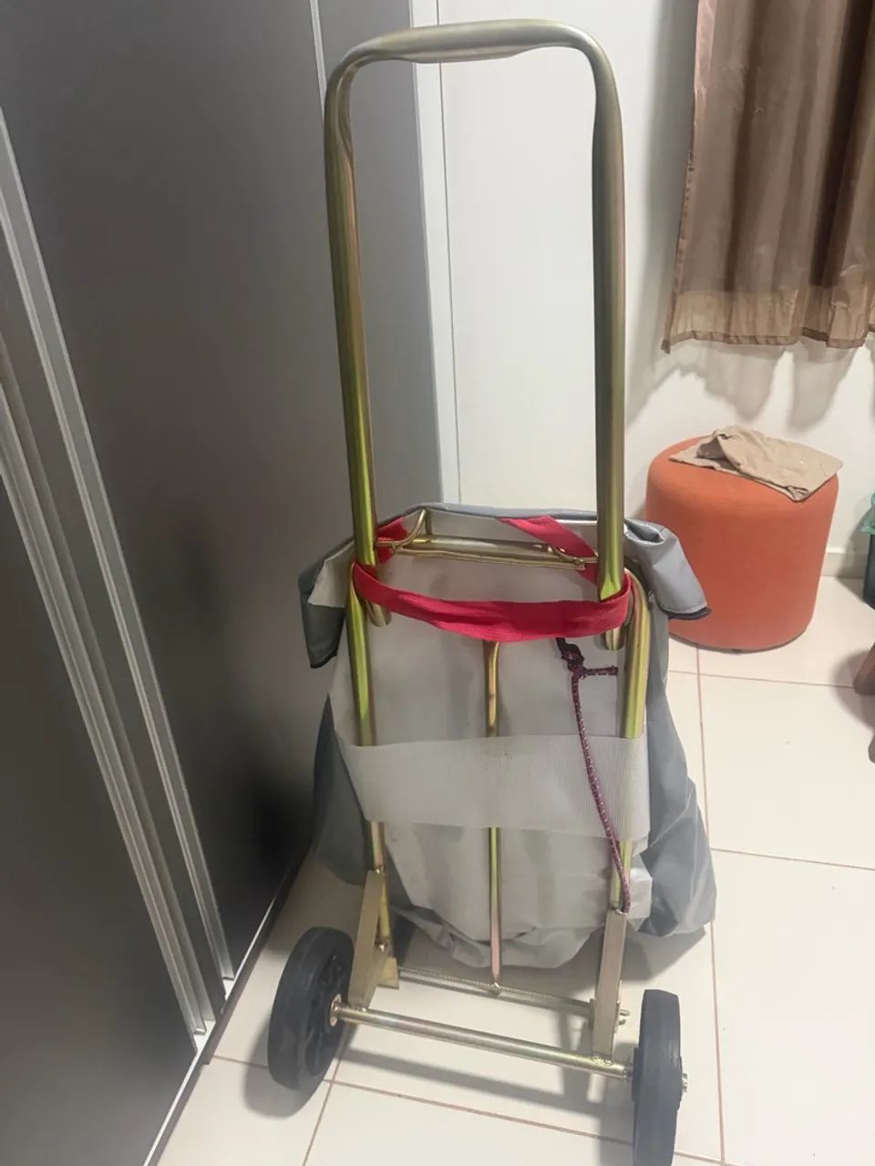 Carrinho de compra de roupas - Foto 3