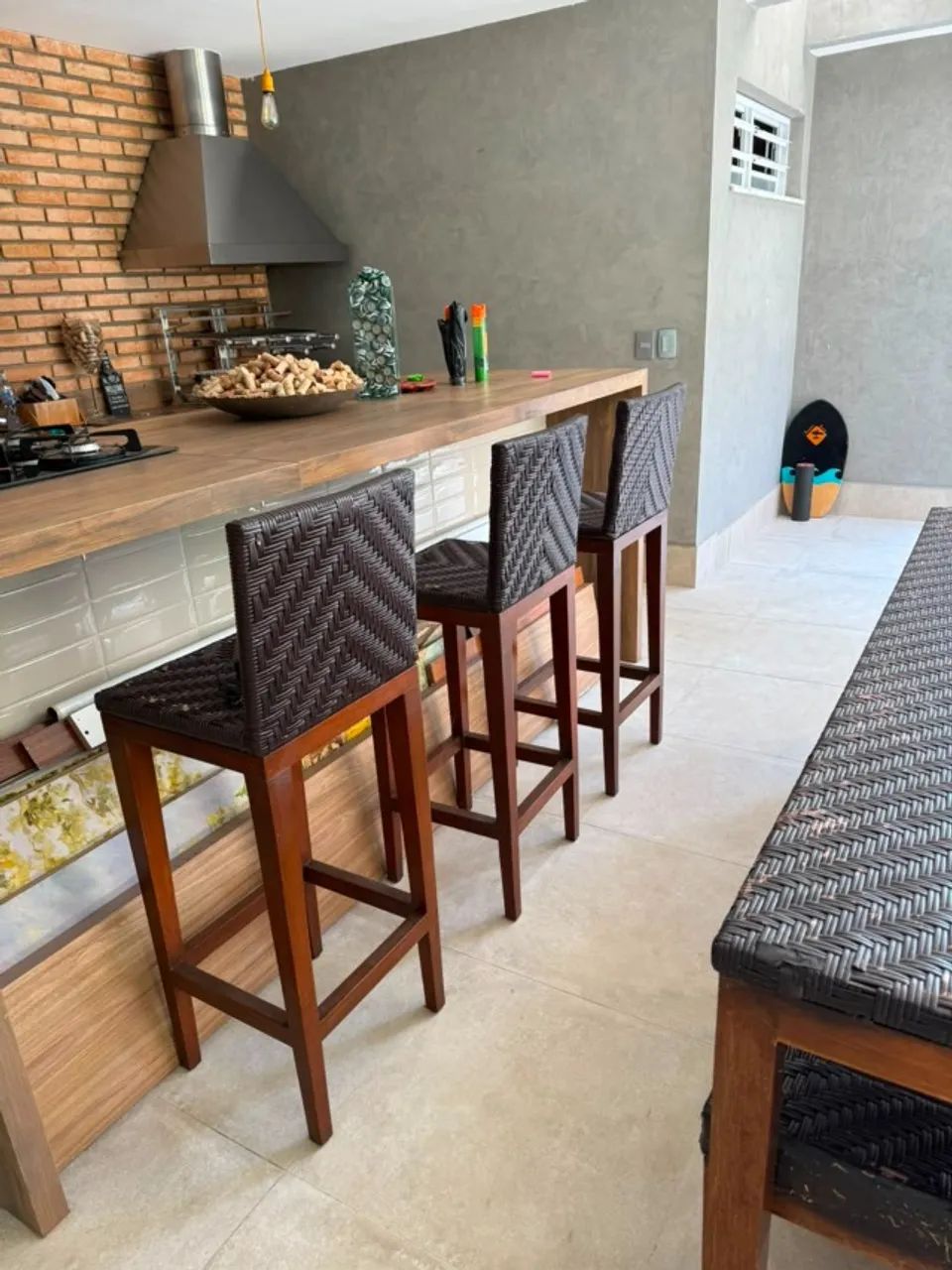 Conjunto area Externa - sofa, mesa, cadeiras, banquetas - Foto 5