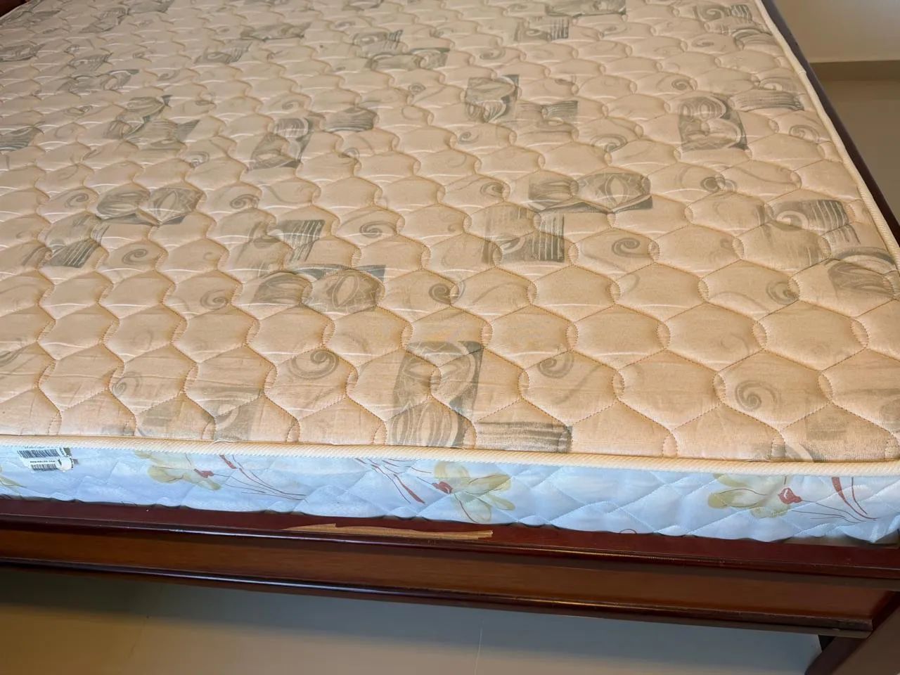 Cama de casal  com colchão - Foto 5
