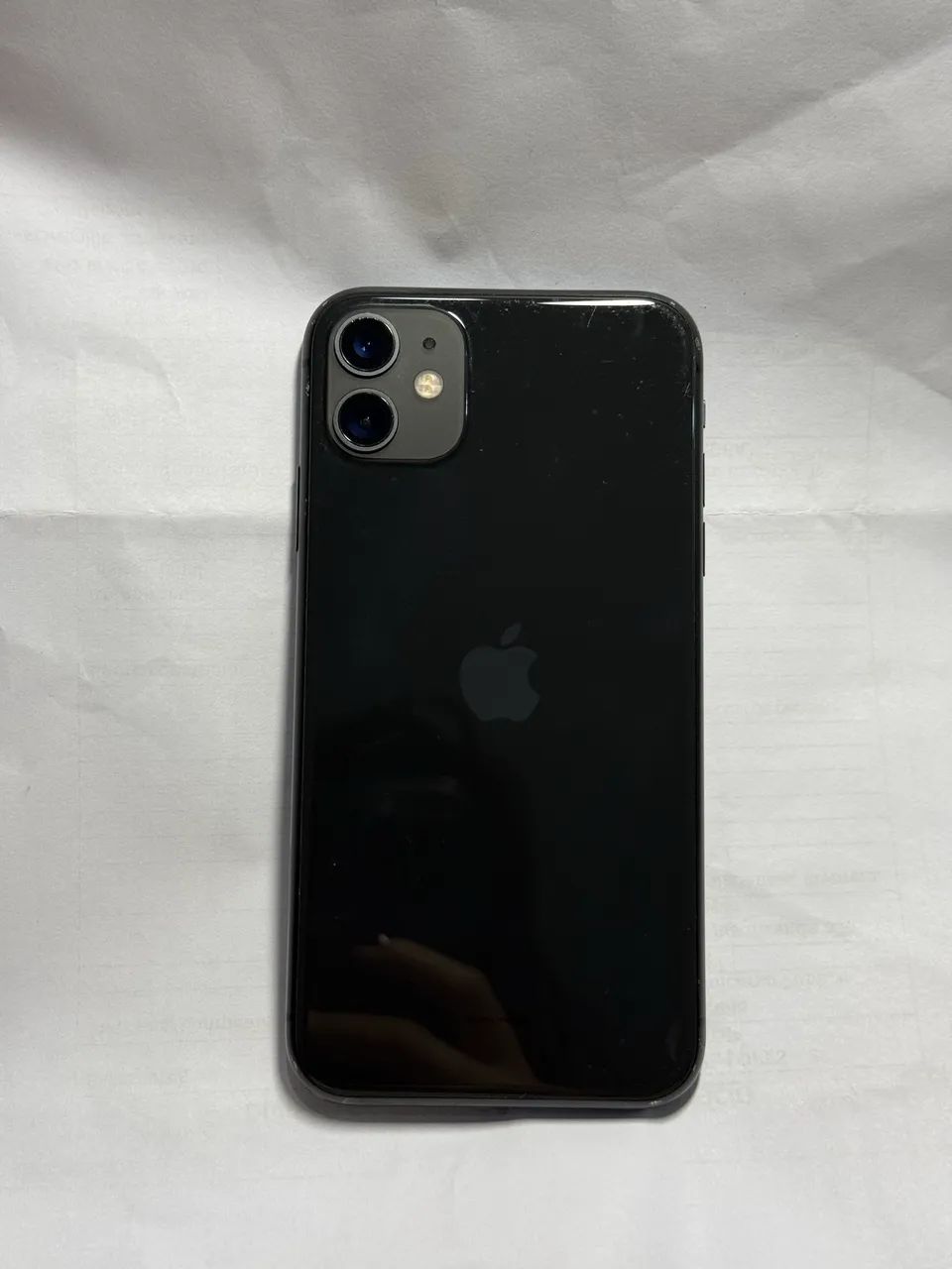 IPHONE 11 - 900 reais 