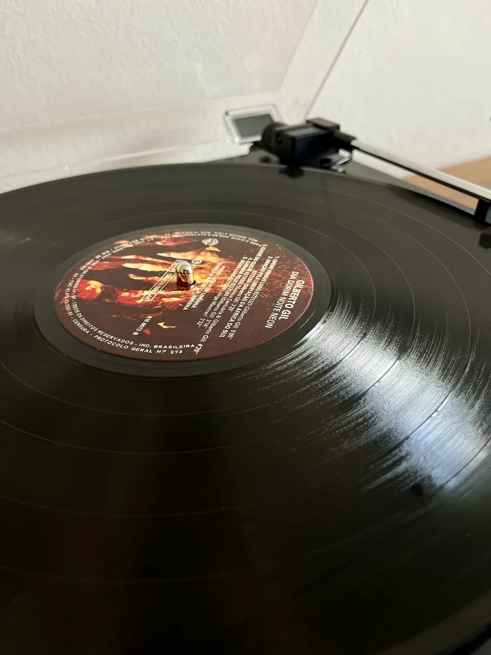 Vinil Gilberto Gil - Dia Dorim Noite Neon  - Foto 3
