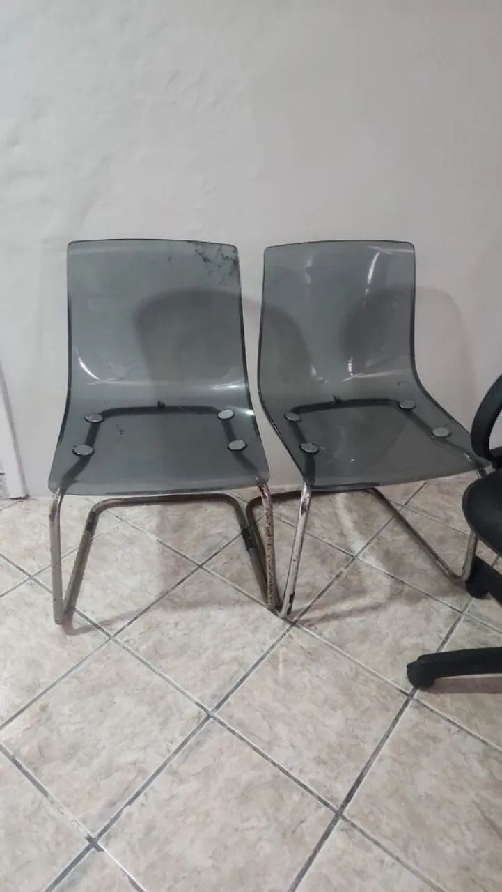 Par de Cadeiras em Acrílico - Estilo Moderno