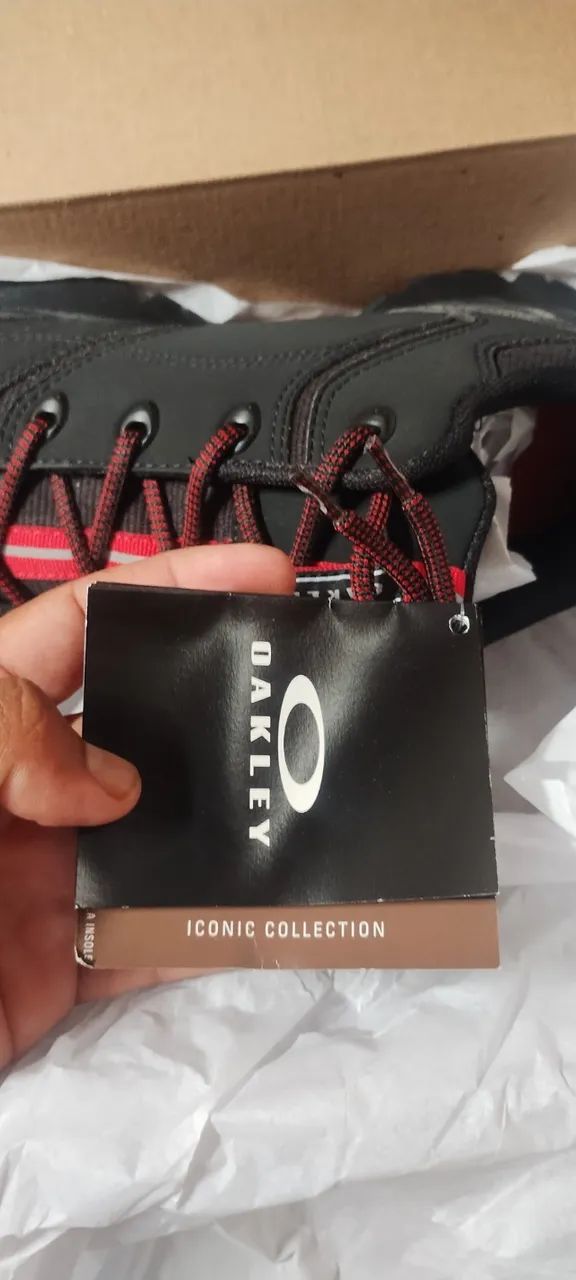 Bota Oakley número 40 nova 