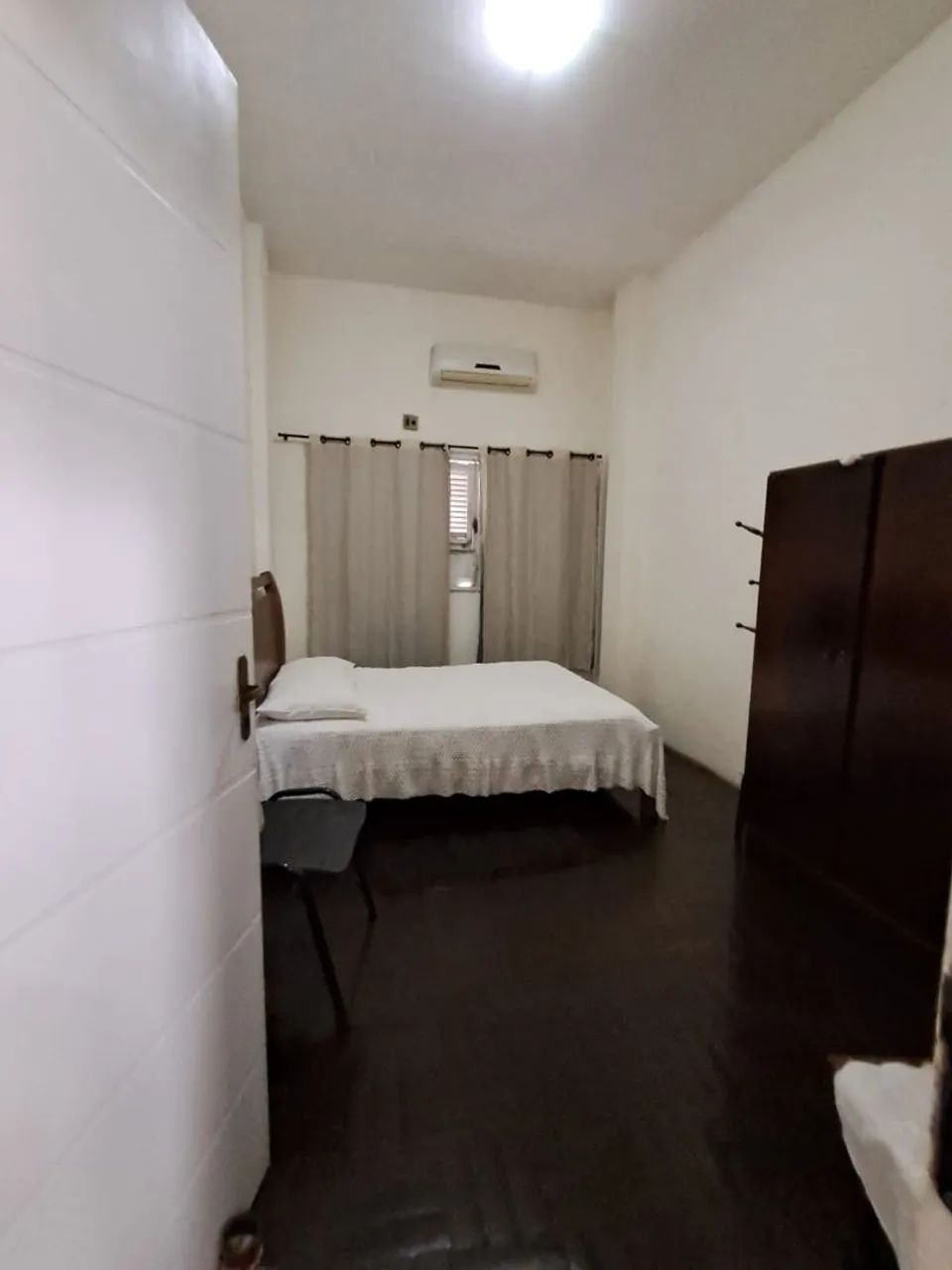 Aluga-se quarto 