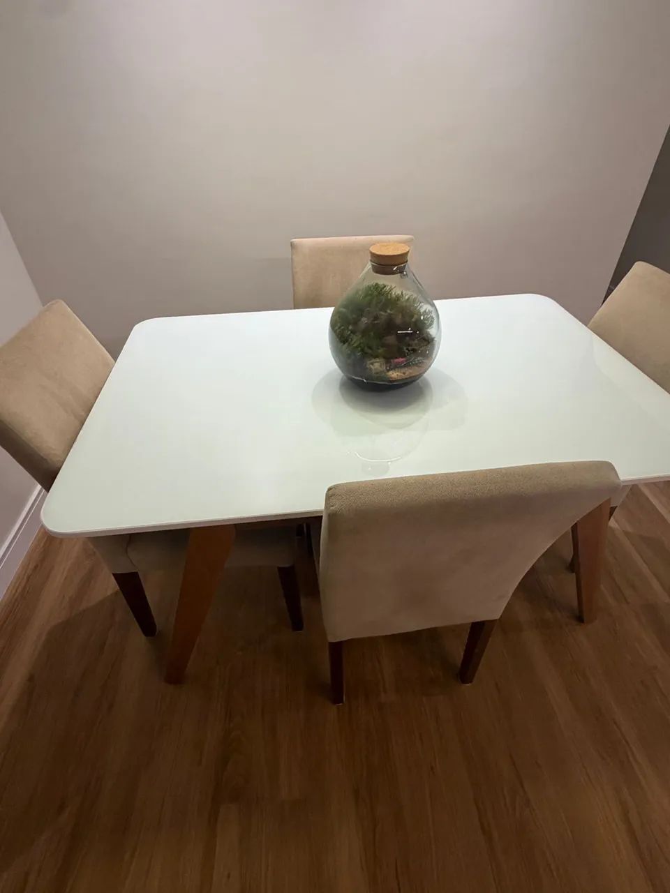 Mesa de jantar com 4 cadeiras