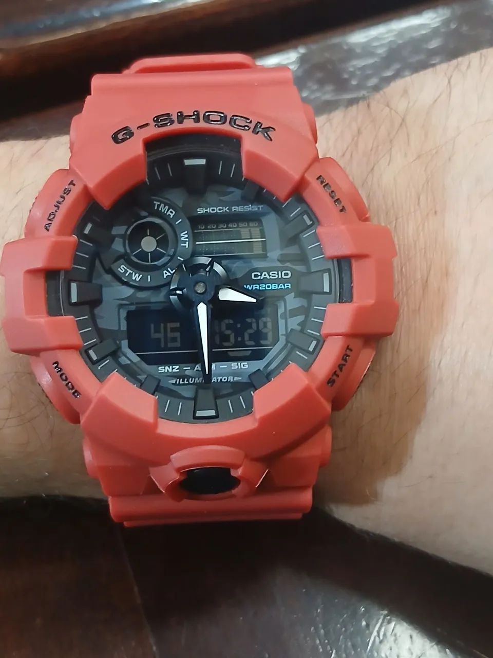 Este é um relógio Casio G-Shock GA-700-4ADR analógico-digital - Foto 5