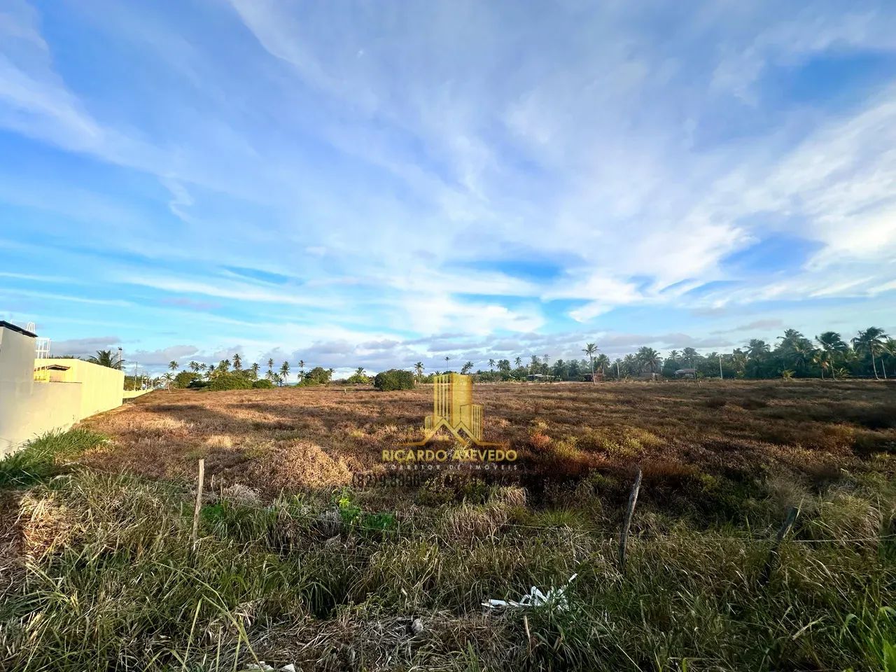 Área beira-mar para locação. São quase 32.000m² (100x319), totalmente plana