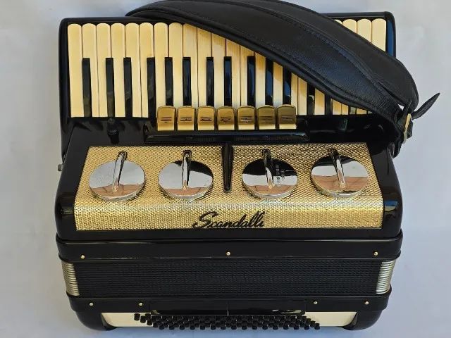 Acordeon 80 Baixos Scandalli "Já Eletrificada" - Foto 2