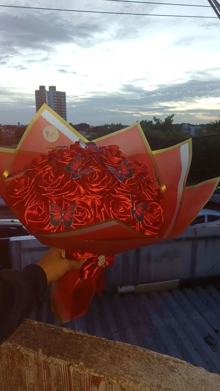 Buquê de cetim vermelho 