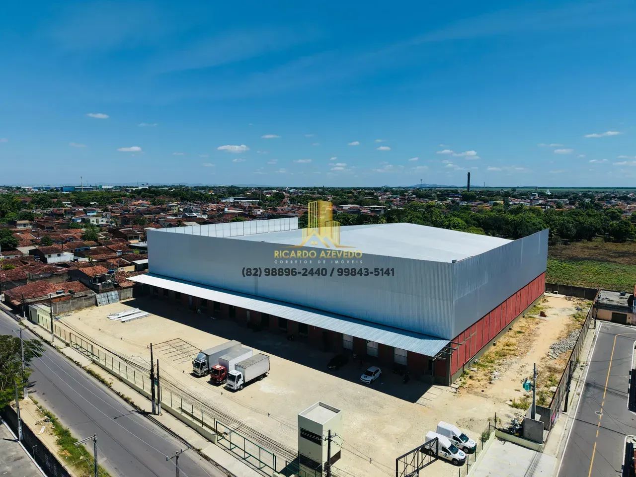 Galpão com 1.279m², 03 Docas com plataformas, Mezanino e banheiros - Foto 3