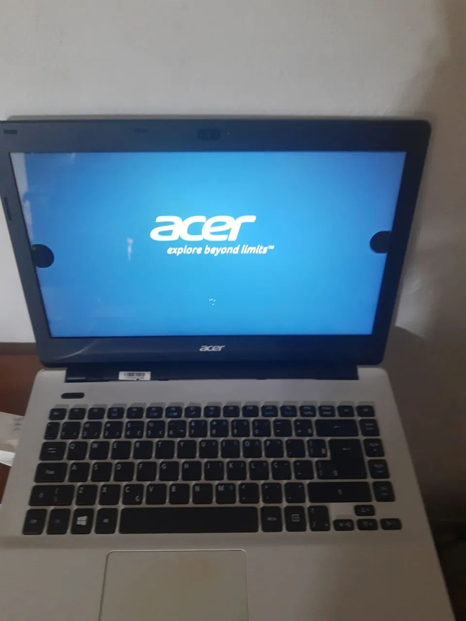 Notebook Acer aspire E5 471 mancha tela  - Foto 3