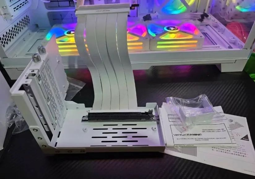 Suporte Vertical GPU Lian Li Universal PCIe 4.0 Branco - Original. - Foto 3