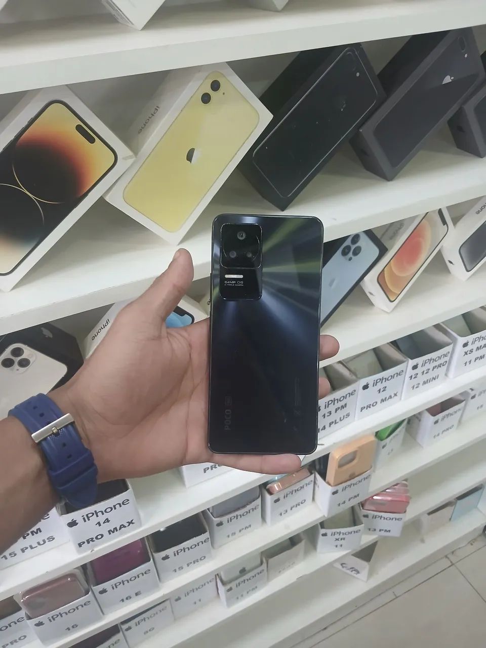 POCO F4