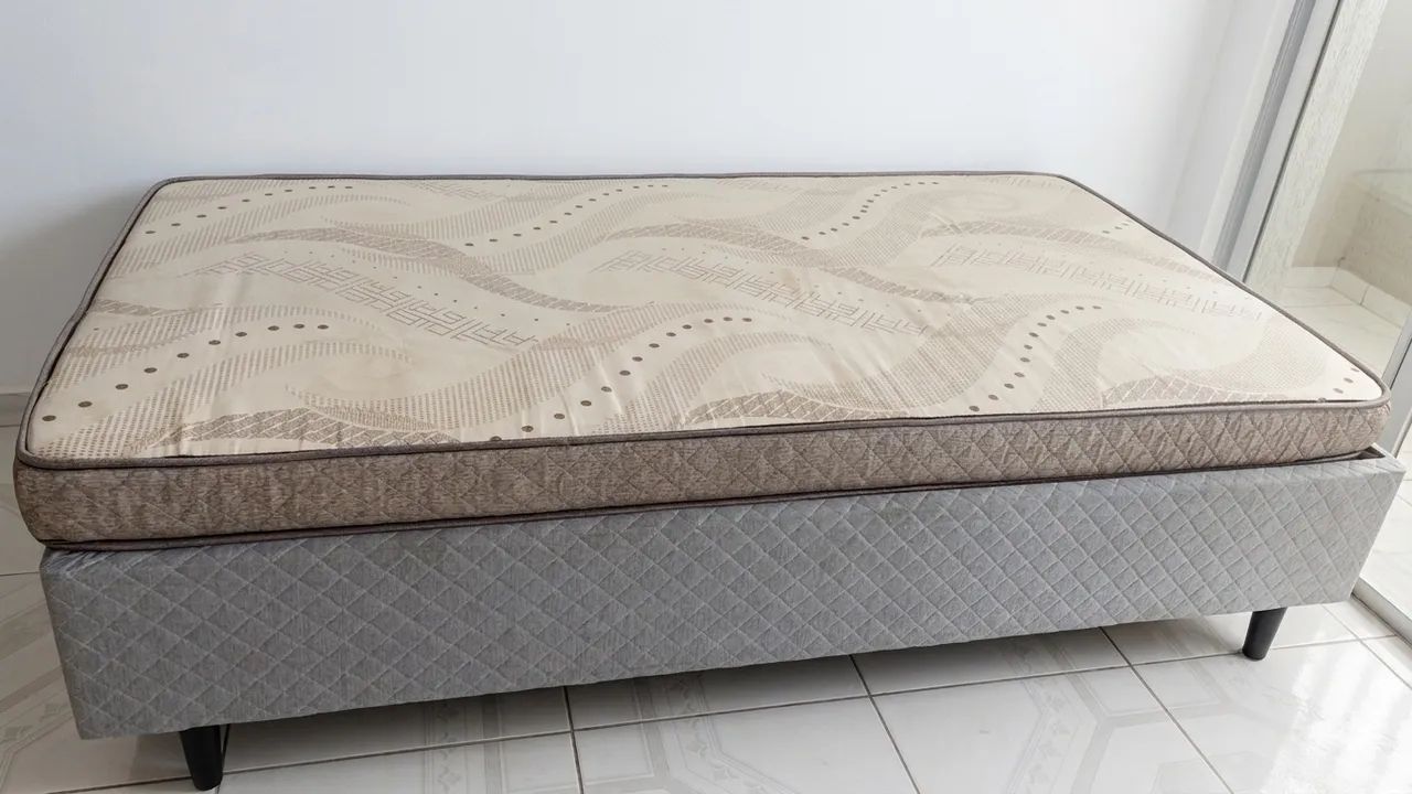 Cama de solteiro com colchão 