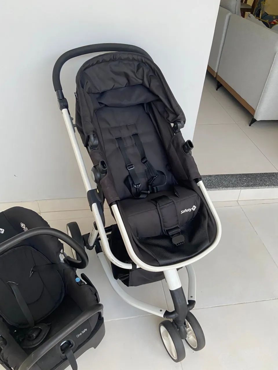 Vendo carrinho de bebê+ bebê conforto 