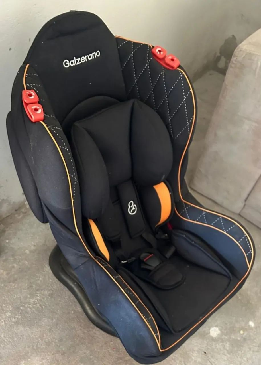 Vendo uma cadeira para criança galzerano